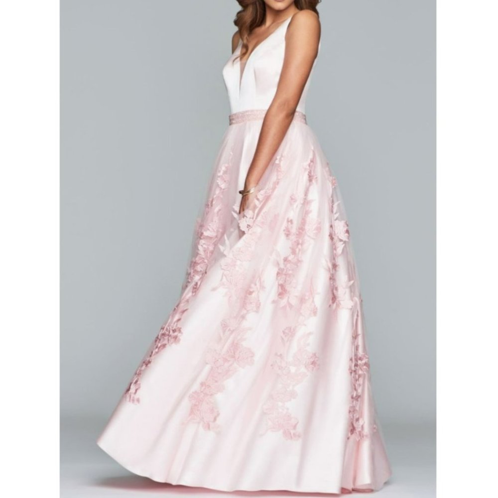 Faviana Floral Shirred Applique Satin V-neck Gown Pale Pink Size 2 NWT